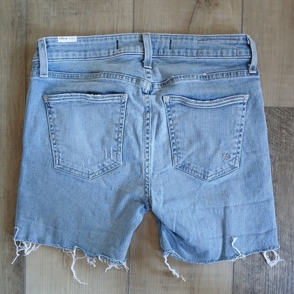 Lovers + Friends Distressed Raw cutoff denim short. Size 26 - Picture 3 of 5